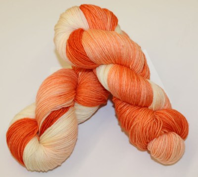 Hand-Dyed-Fingering-Creamsicle-003