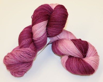 Hand-Dyed-Fingering-Plum-Mad-003