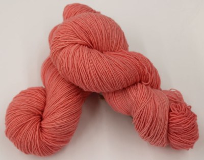 Hand-Dyed-Wool-Fingering-Salmon-003